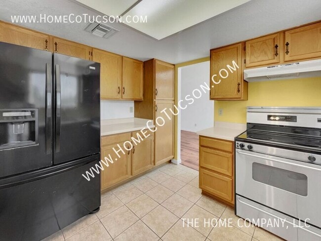 Building Photo - 2061 N Nightshade Dr