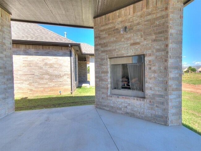 Building Photo - 13400 Sandoval Blvd