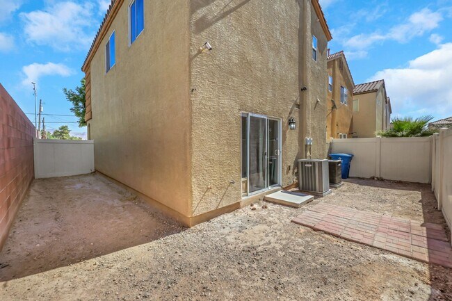 Building Photo - Updated Two-Story 3 bed/2.5 bath Home with Open Kitchen, Attached 1 Car Garage & Modern Flooring ...