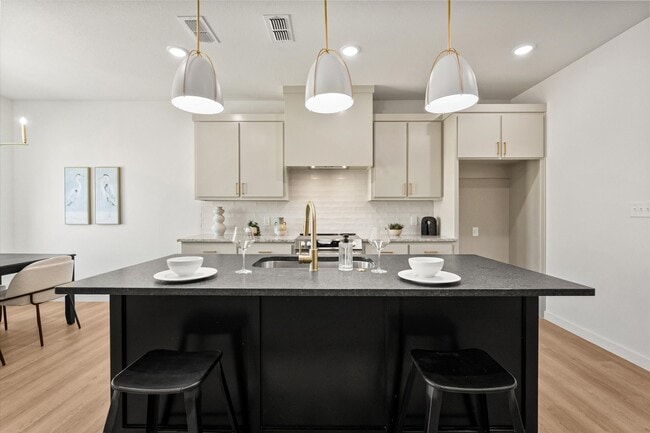 Building Photo - 1410 Farmhouse Ave