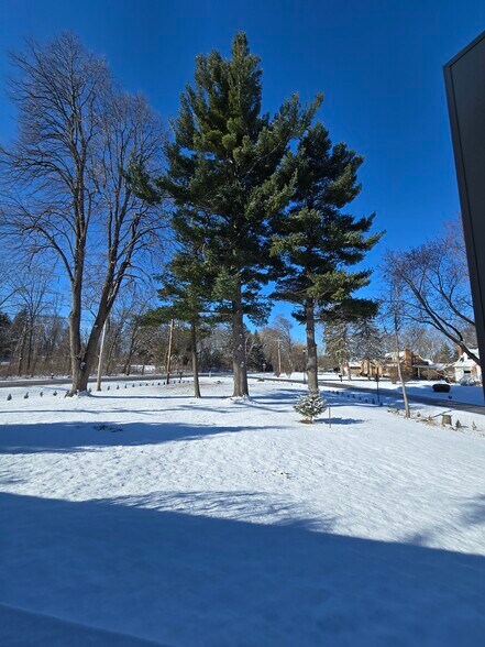 Building Photo - 10535 W Spring Green Rd