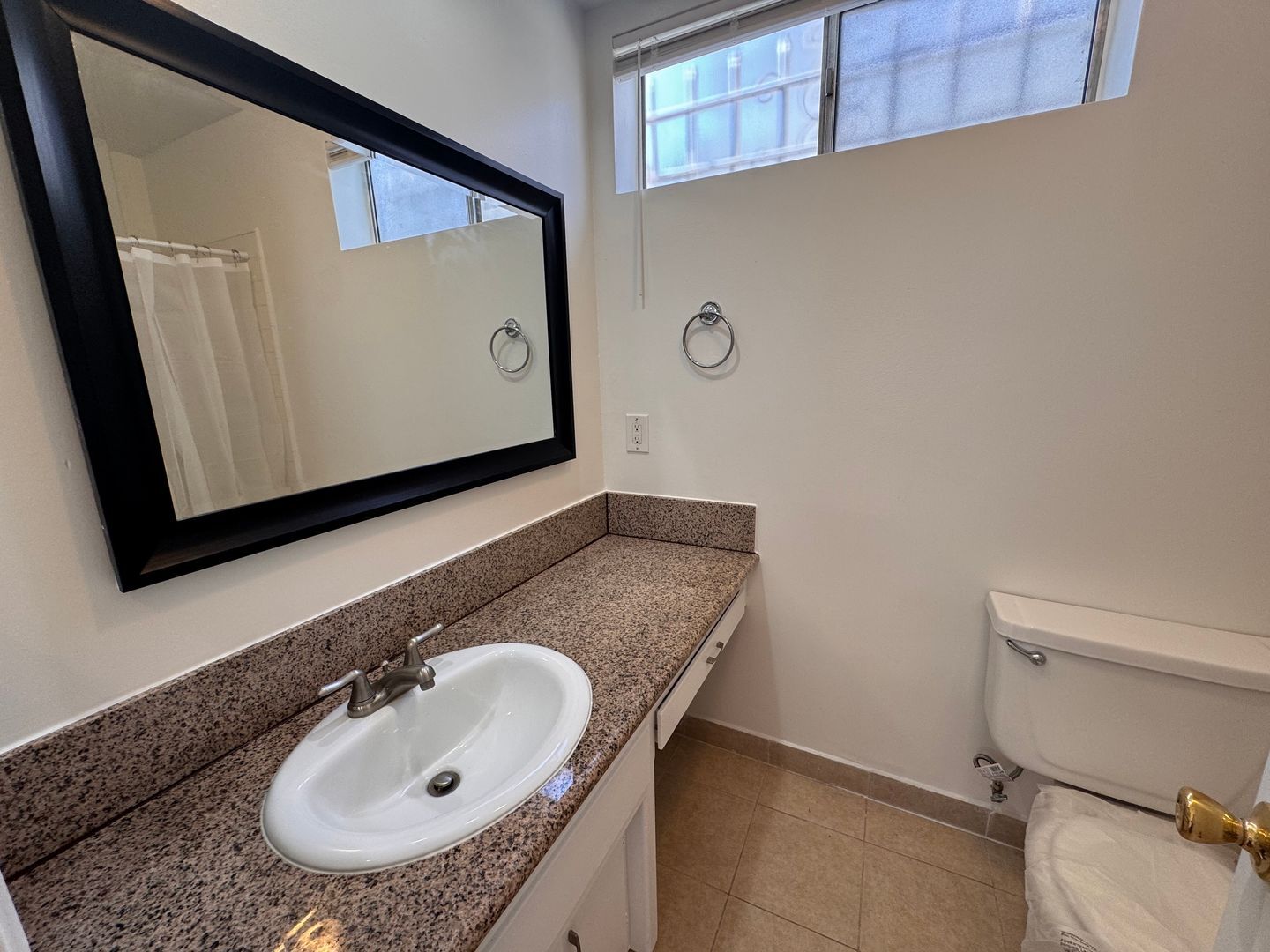 Building Photo - 1065 S Holt Ave