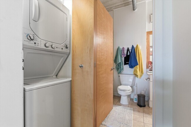 Building Photo - 1440 S Michigan Ave