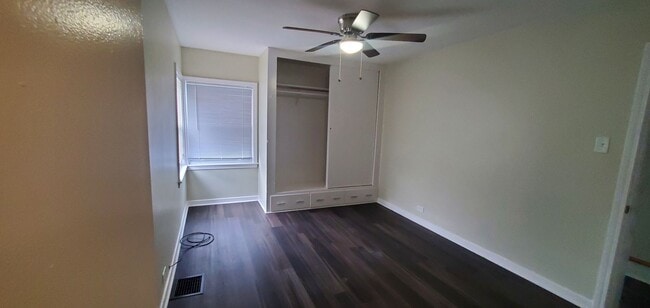 Building Photo - Oak Lawn Home