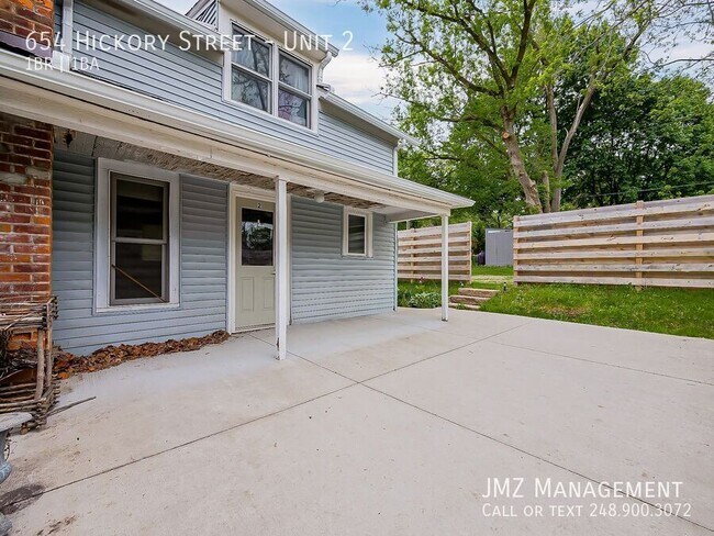 Building Photo - 654 Hickory St