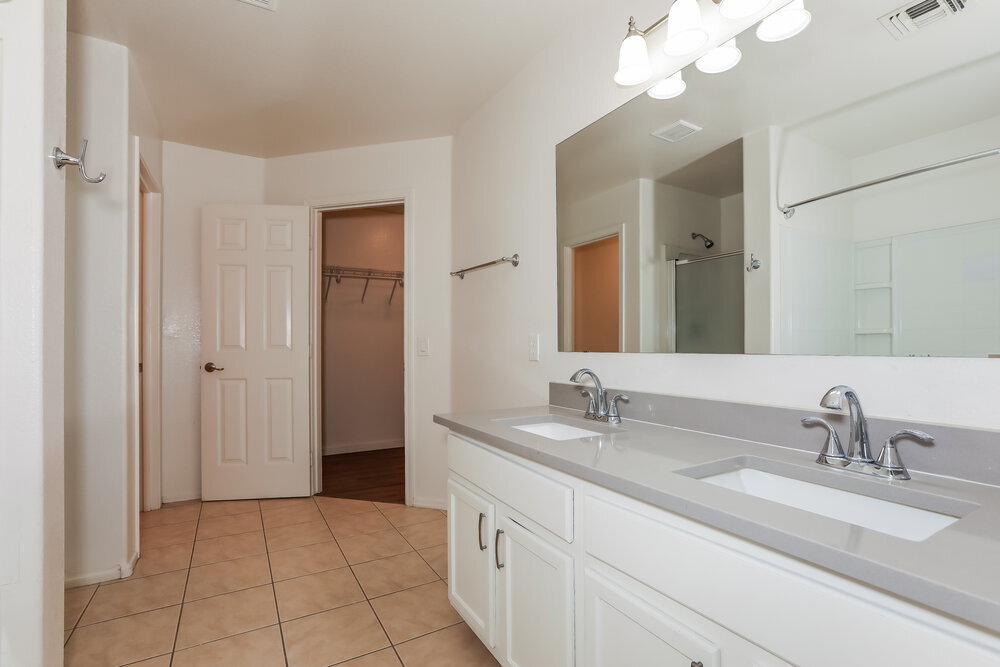 Building Photo - 1836 E Silversmith Trail