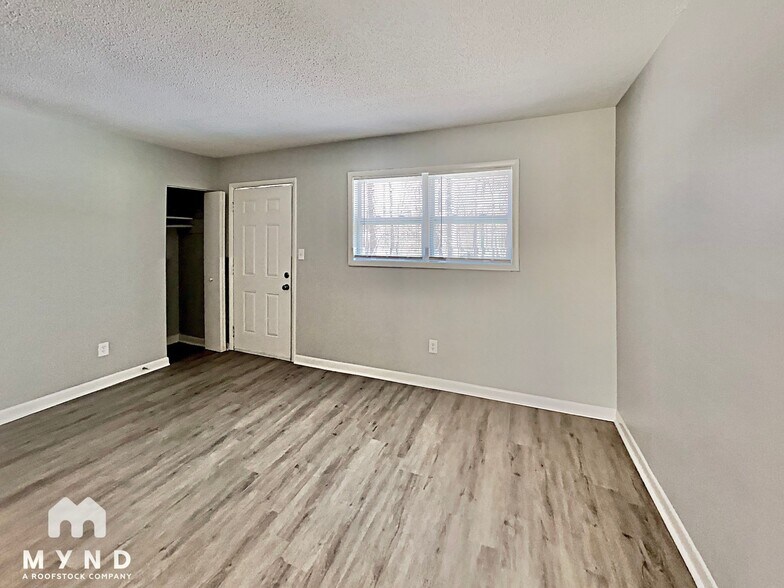 Building Photo - 8989 Leaf Ln