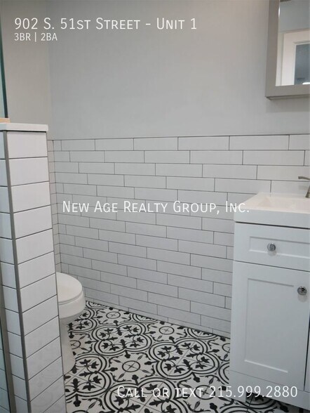 Building Photo - 902 S 51st St