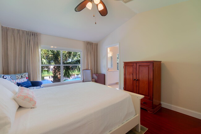 Building Photo - 213 River Bluff Ln