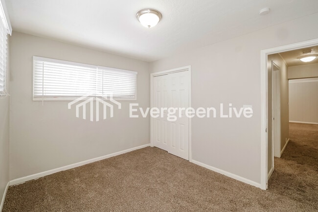 Building Photo - 6806 E 114th Terrace