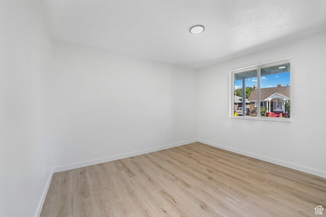 Building Photo - Renovated Apartment in Salt Lake City | Available Now