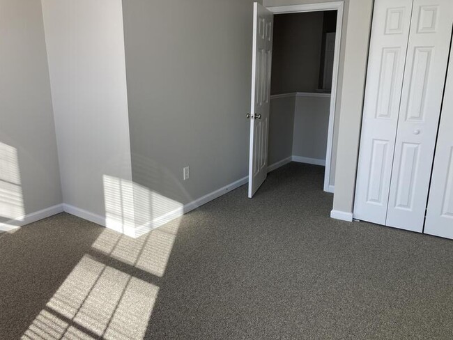 Building Photo - 465 Jacobsen Drive