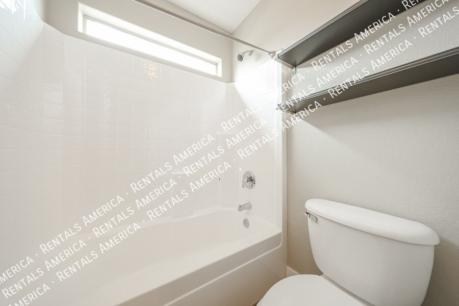 Building Photo - 2305 E Cherry Hills Pl