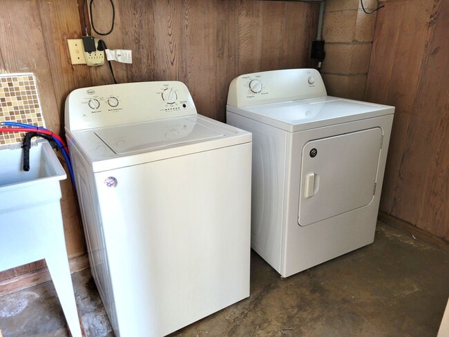 Building Photo - L658ach