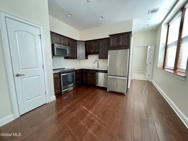 Building Photo - 233 Lake Ave