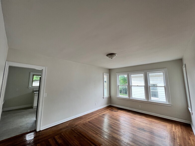 Dining Room - 6816 Park Ave
