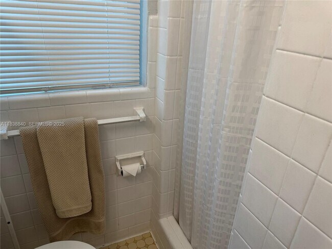 Building Photo - 323 New Mexico St