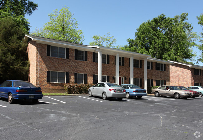 Primary Photo - Oak Hill Apartments