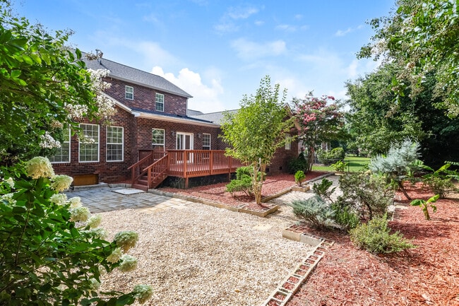 Building Photo - 110 Overhill Dr