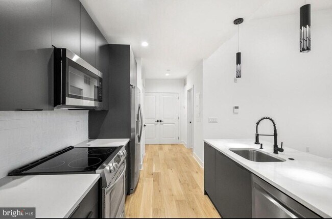 Building Photo - 1328 S 9th St