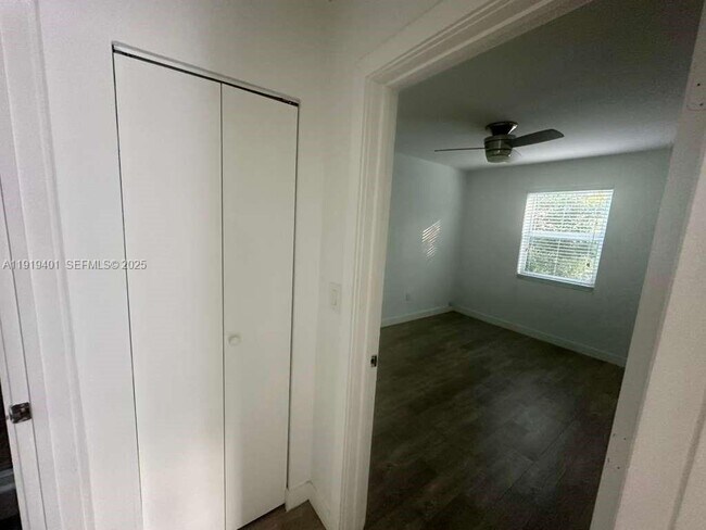 Building Photo - 1150 SW 22nd St