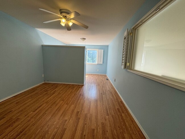 Building Photo - Beautiful 3 bedroom, 2.5 bathroom home in ...
