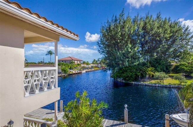 Building Photo - 2591 NE 55th Ct