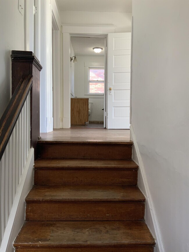 Building Photo - 1104 E McCarty St