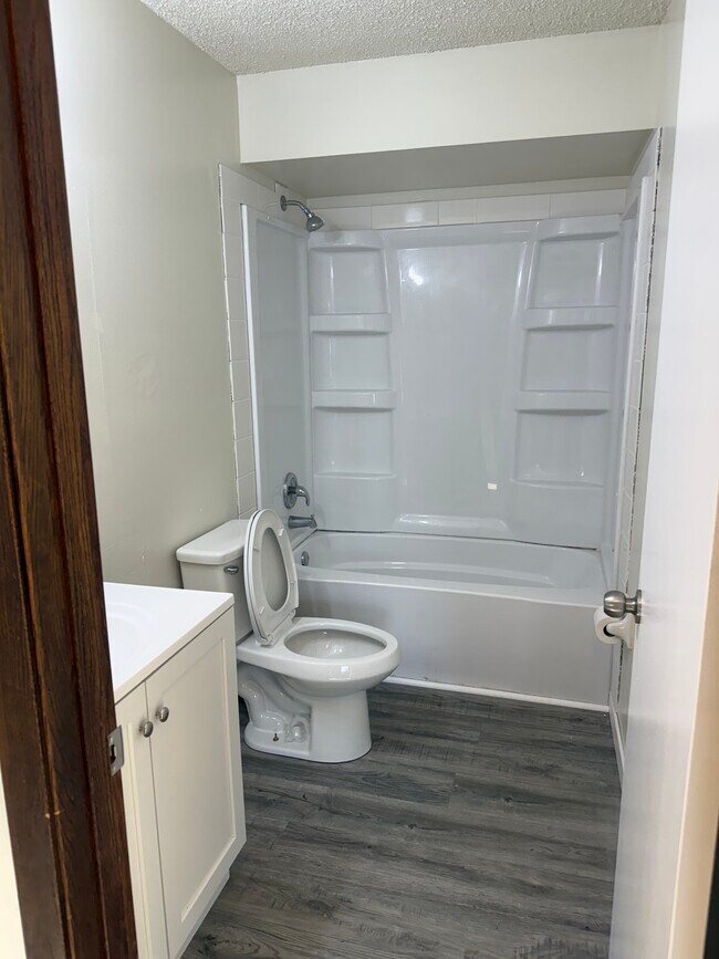 Building Photo - 109 E Monroe Ave