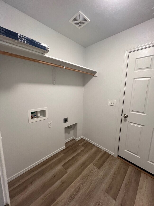 Building Photo - 3 Bed 2 Bath Nampa!