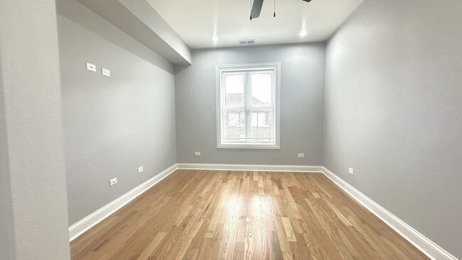 Building Photo - 4450 Sheridan Park Apartments