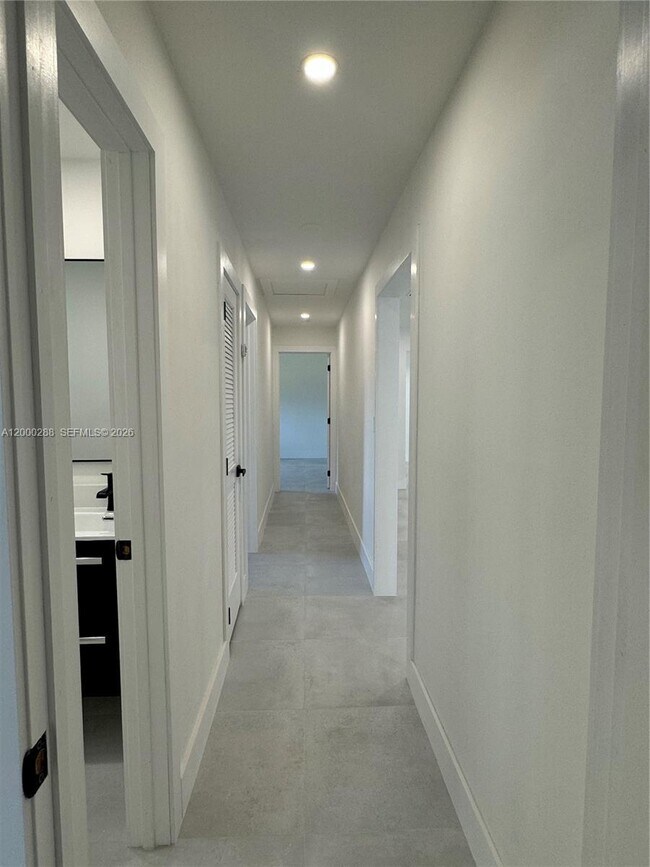 Building Photo - 3335 SW 65th Ave