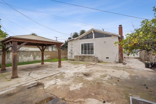 Building Photo - 1133 W 78th St