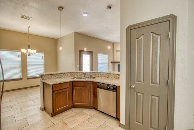 Building Photo - FOR SALE OR FOR RENT 12053 SILVER CROWN RO...