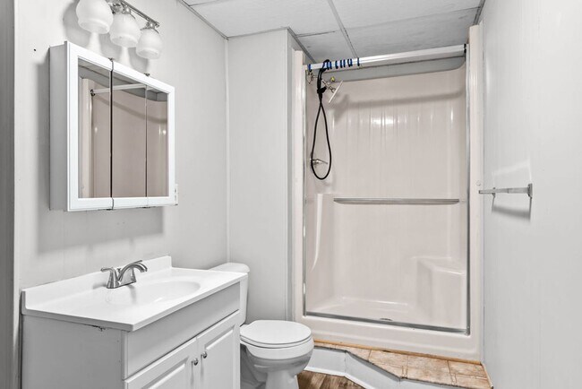 Building Photo - Newly Updated 4bd/3bth in Seymour!