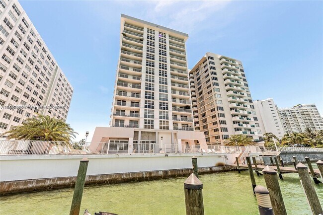 Building Photo - 1228 West Ave