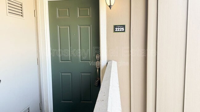 Building Photo - 2225 Lakeview Cir