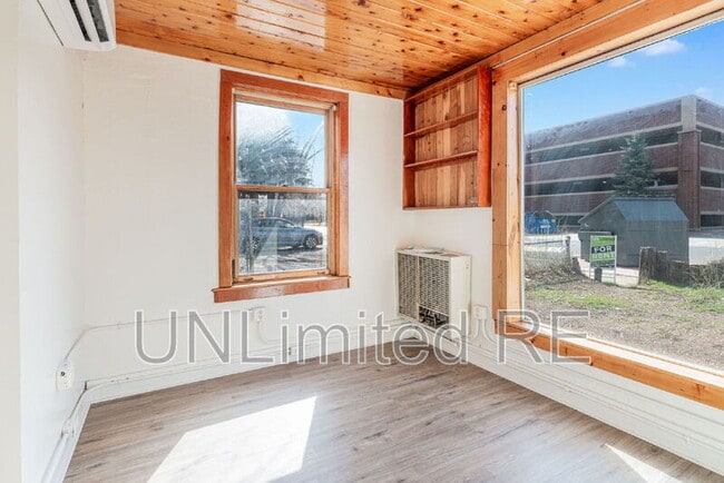 Building Photo - 306 S Humphreys St