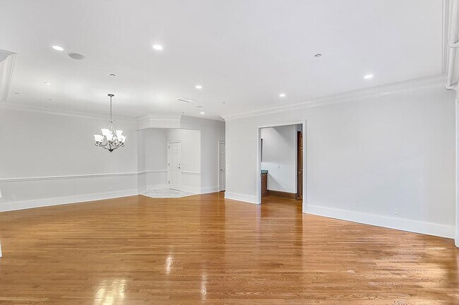 Building Photo - 3657 Peachtree Rd NE