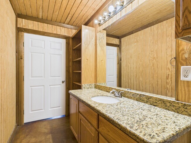 Building Photo - 5822 Leonard Rd