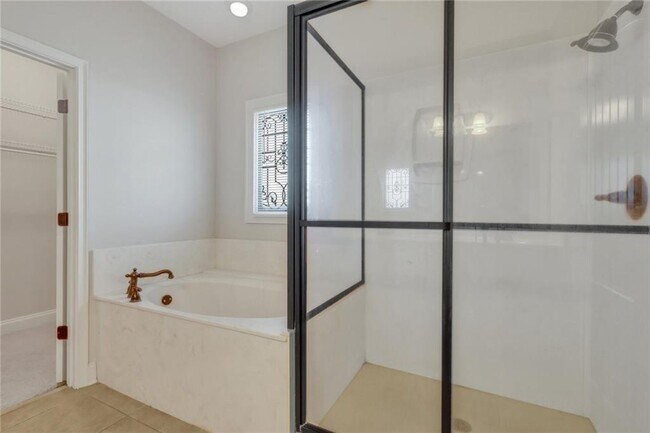 Building Photo - 143 Villa Rd