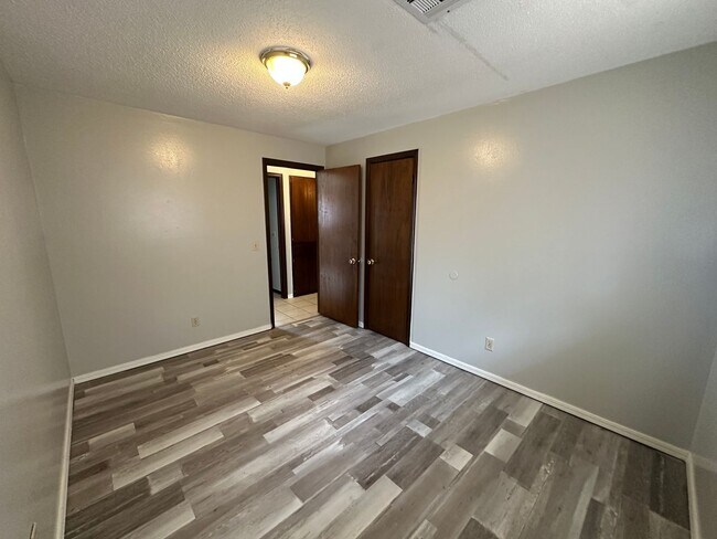 Building Photo - 3904 Overland Dr