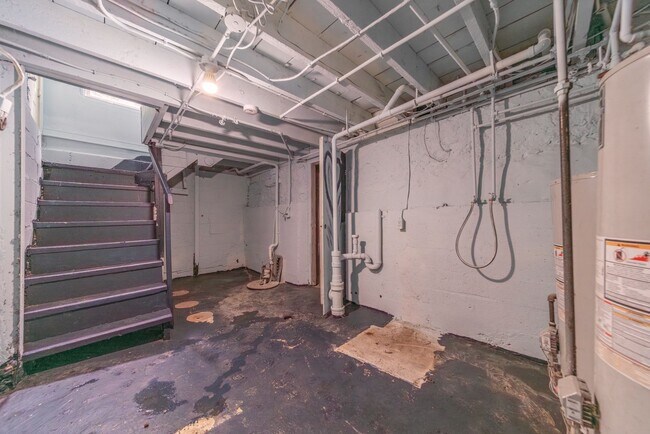 Building Photo - 409 Racine St