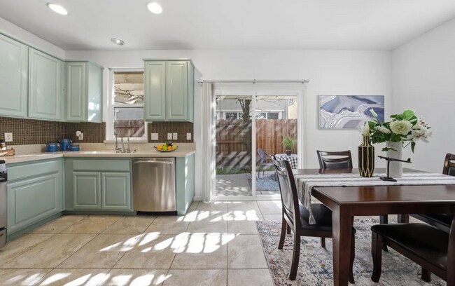 Building Photo - Amazing 3/2.5 N. Natomas!  Beautiful.  Please read full add below for details.