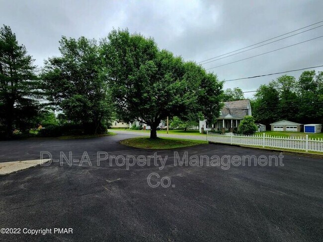 Building Photo - 415 King St