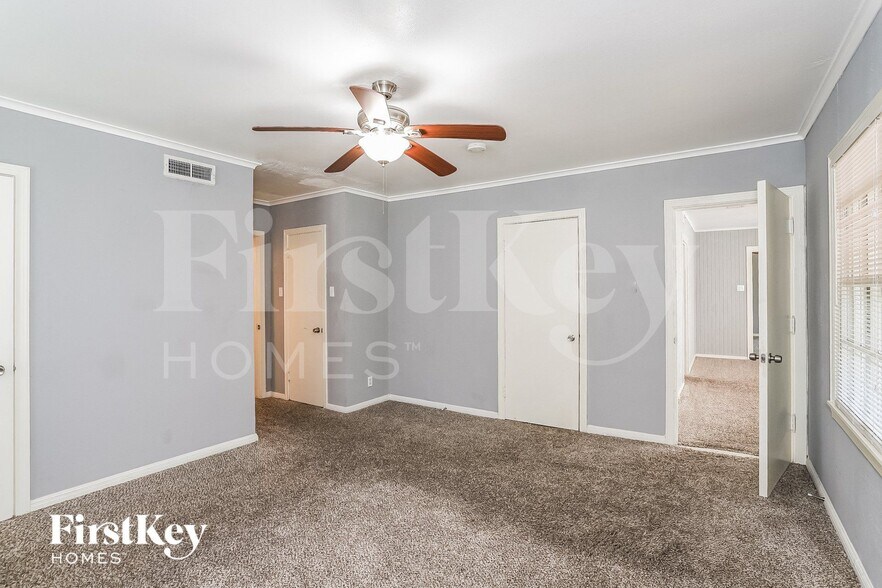 Building Photo - 1225 19th Ave N