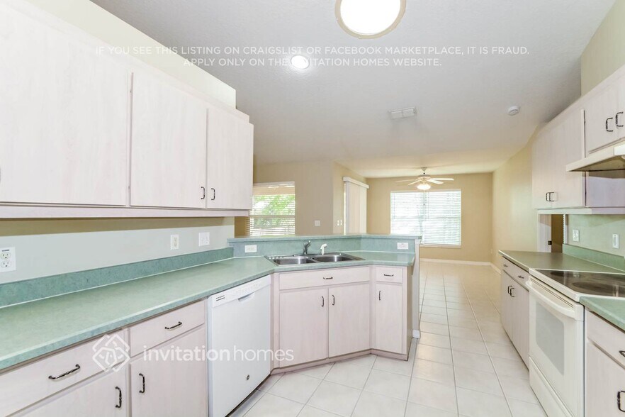 Building Photo - 1515 Pine Tree Dr
