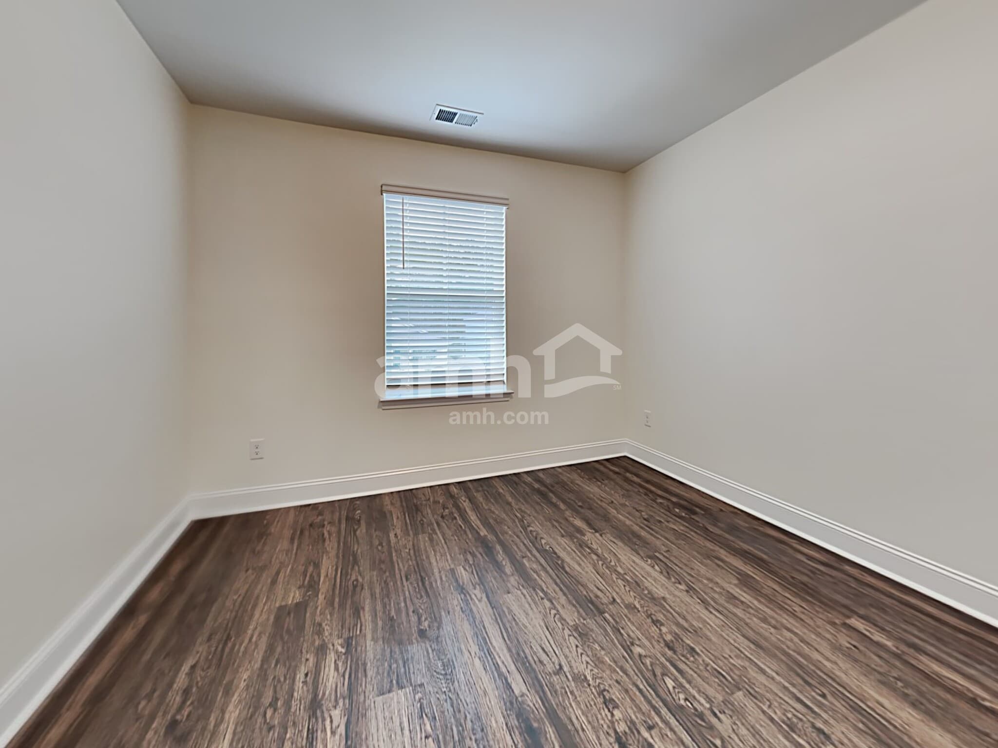 Building Photo - 615 W Lionel Rd