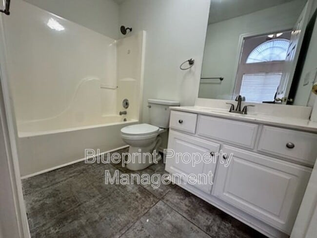 Building Photo - 210 Rocky Ridge Dr