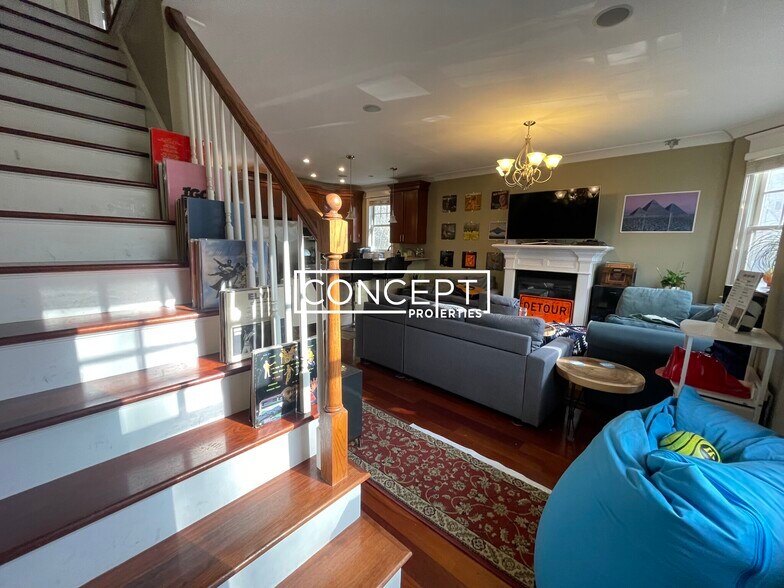 Building Photo - 15 Eldora St